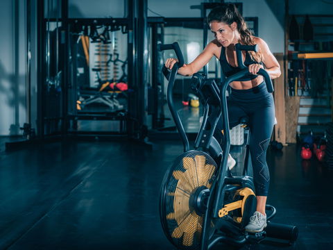 Das ist das beste Gerät im Fitnessstudio, um schnell enorm viele Kalorien zu verbrennen