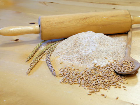 Dinkel versus Roggen: Welches Mehl ist gesünder?