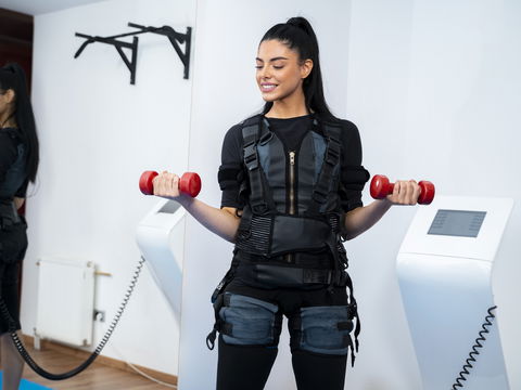 Mit EMS-Training abnehmen: Setzen Sie auf diese 3 Anfänger-Übungen