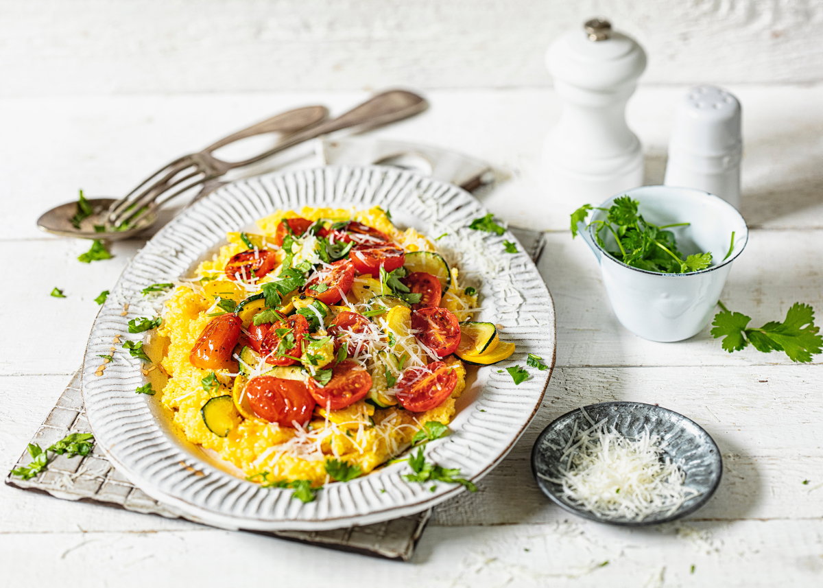 Polenta mit Zucchini und Tomaten