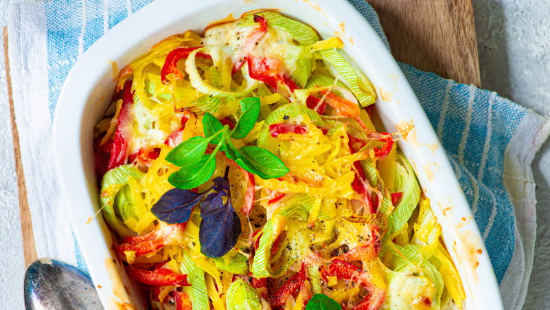 Knuspri, kross und herzhaft lauchig: Unser Rezept für einen Frühlingsauflauf mit Röstis