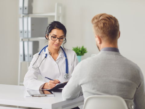 Blut im Sperma: Welche Ursachen dahinter stecken und wann Sie zum Arzt müssen
