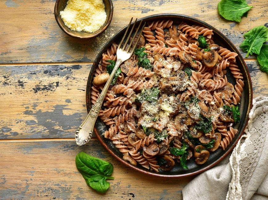 Vollkornfusilli mit Basilikum