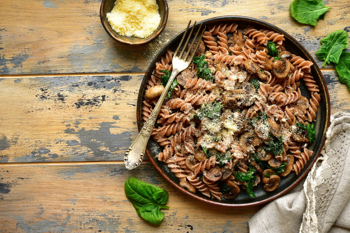 Vollkornfusilli mit Basilikum