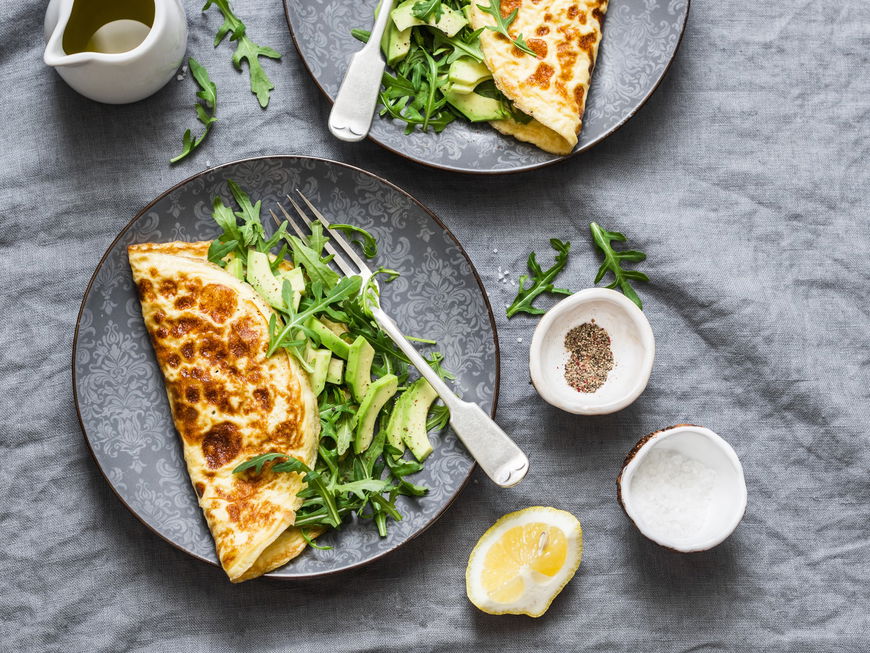Omelett mit Avocado und Rucola