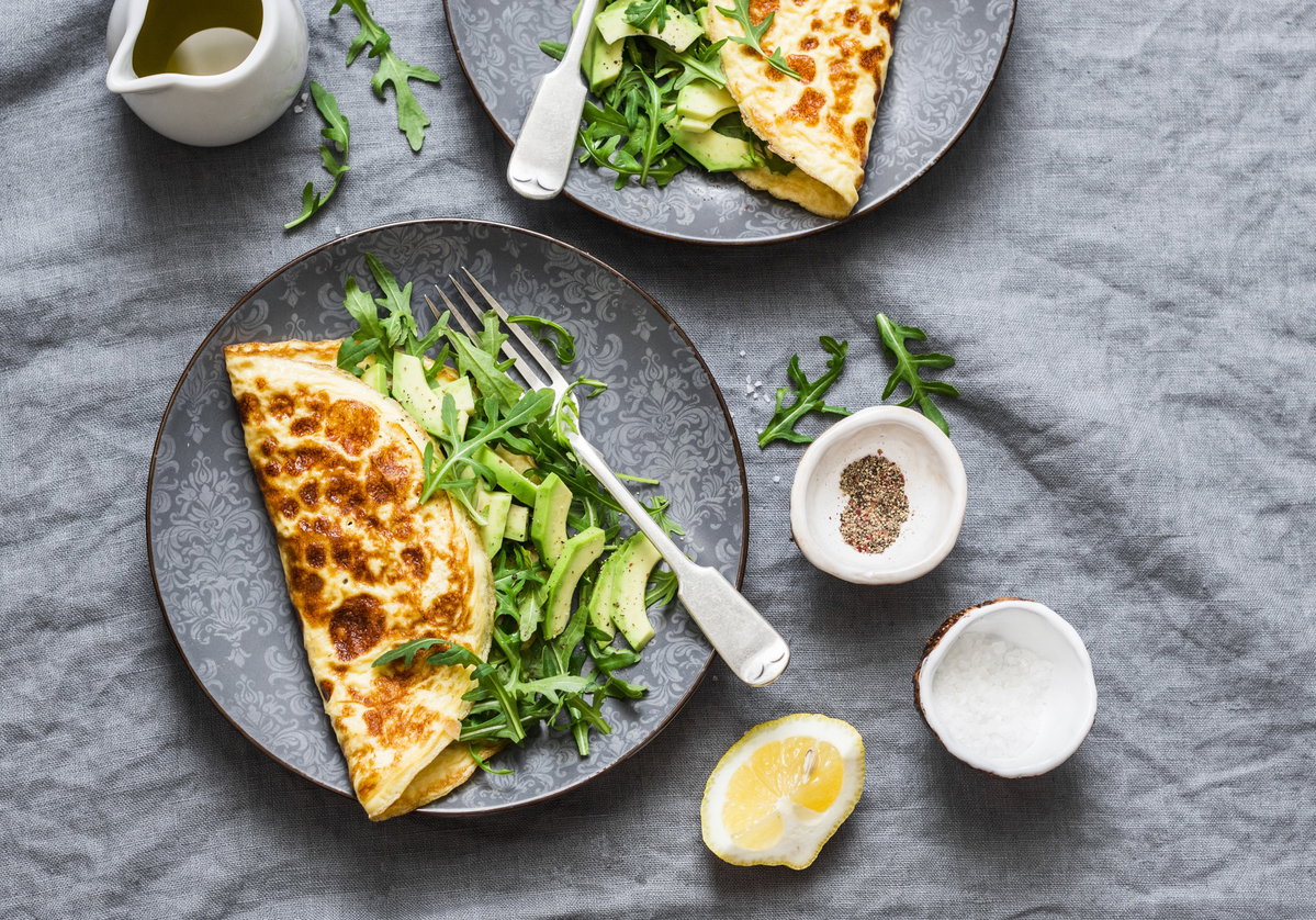 Omelett mit Avocado und Rucola