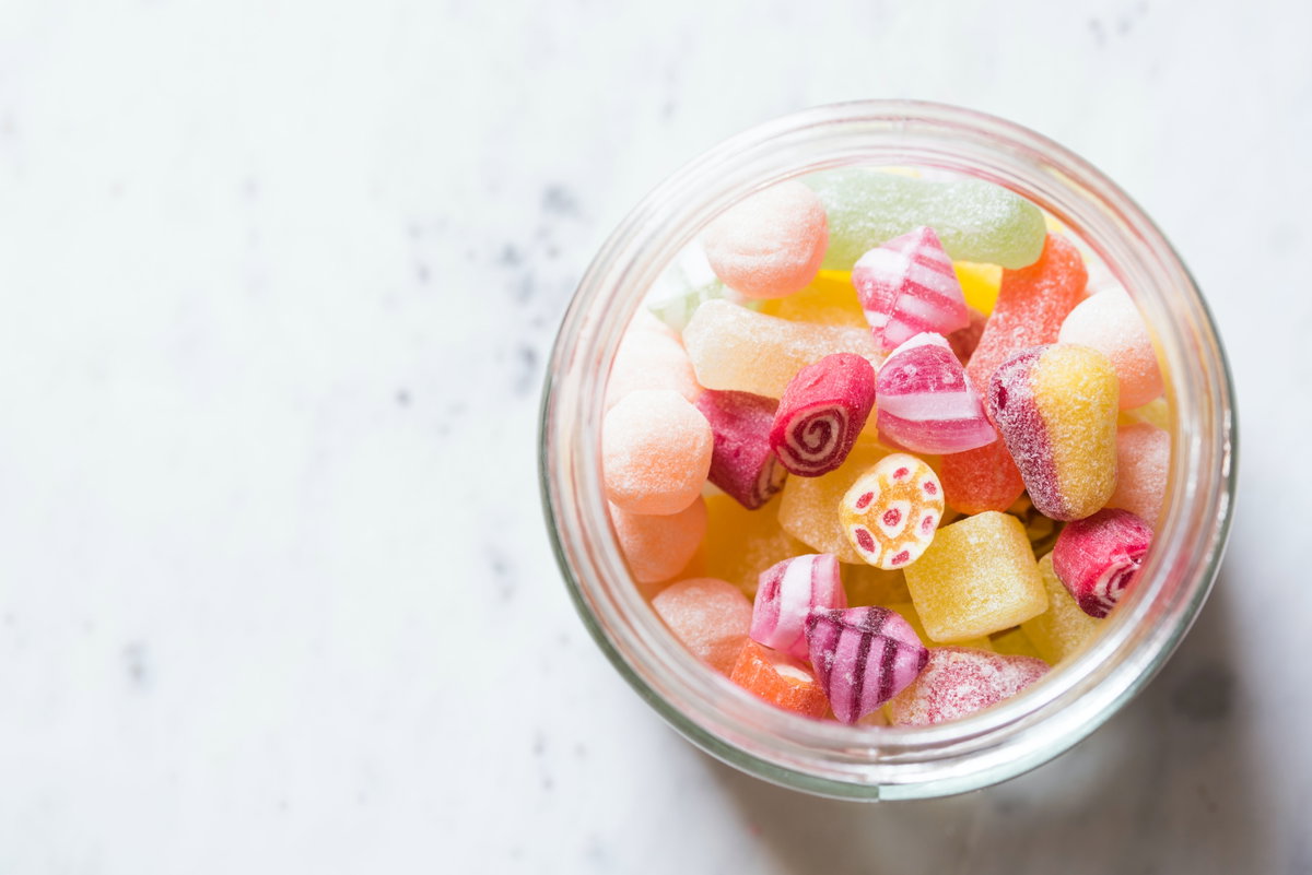 Glas mit Bonbons
