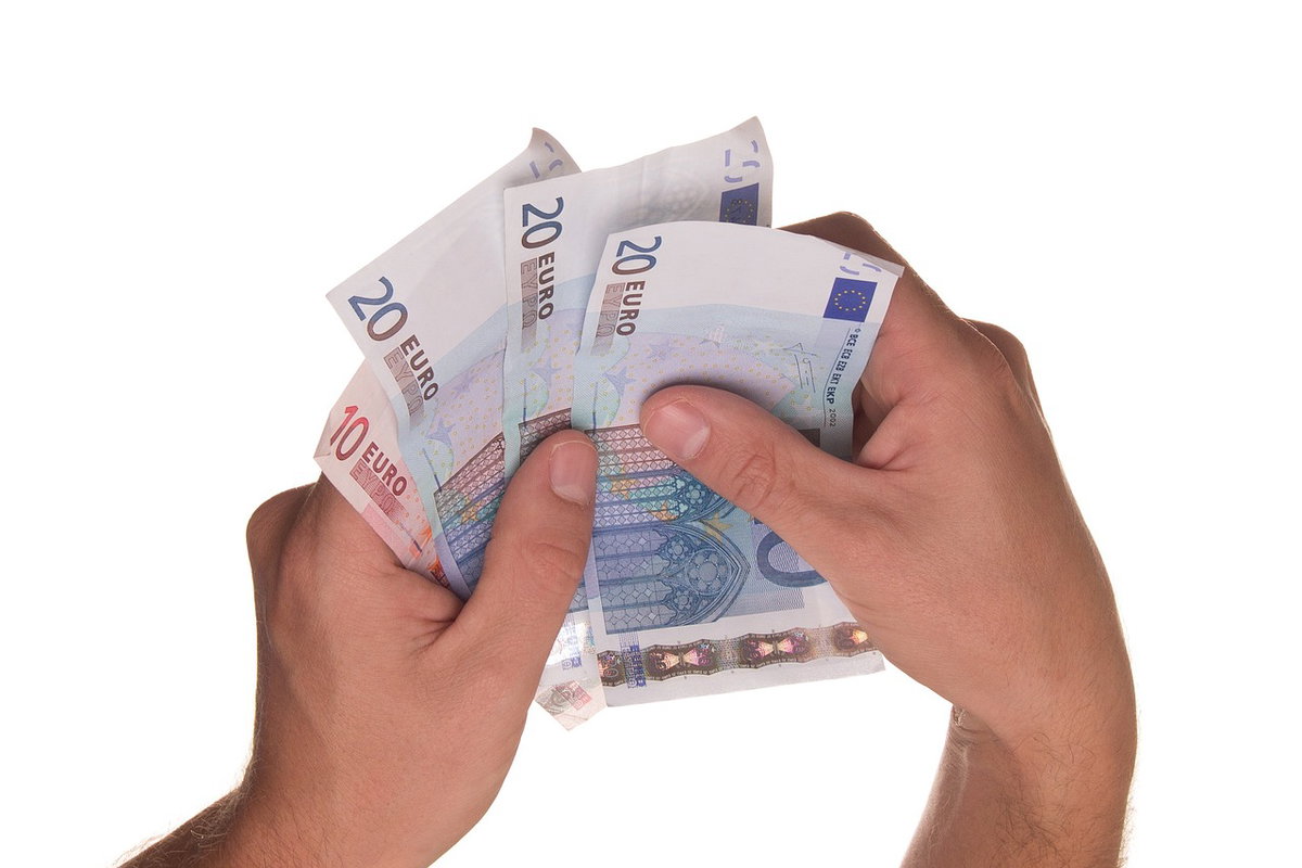 Hand mit Geld