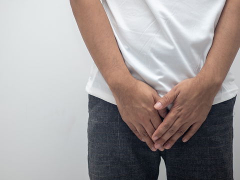Ausfluss beim Mann: Diese Ursachen stecken hinter dem Symptom