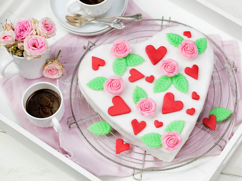 Muttertagsherz mit weißer Schokolade: Dieser Kuchen sagt mehr als tausend Worte