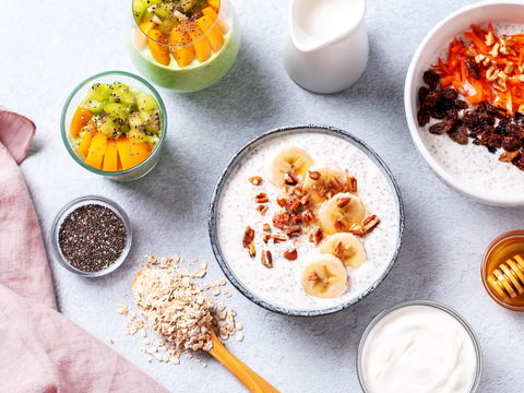 Porridge oder Chiapudding: Welcher Frühstücksbrei ist gesünder?