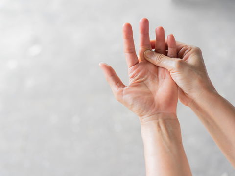 Fingerarthrose – Schmerzen in den Fingern richtig erkennen