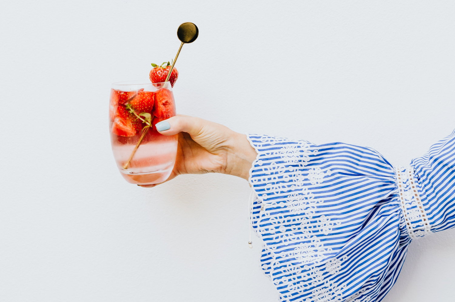 Alkoholfreie Bowle: Erfrischendes Rezept mit Erdbeeren