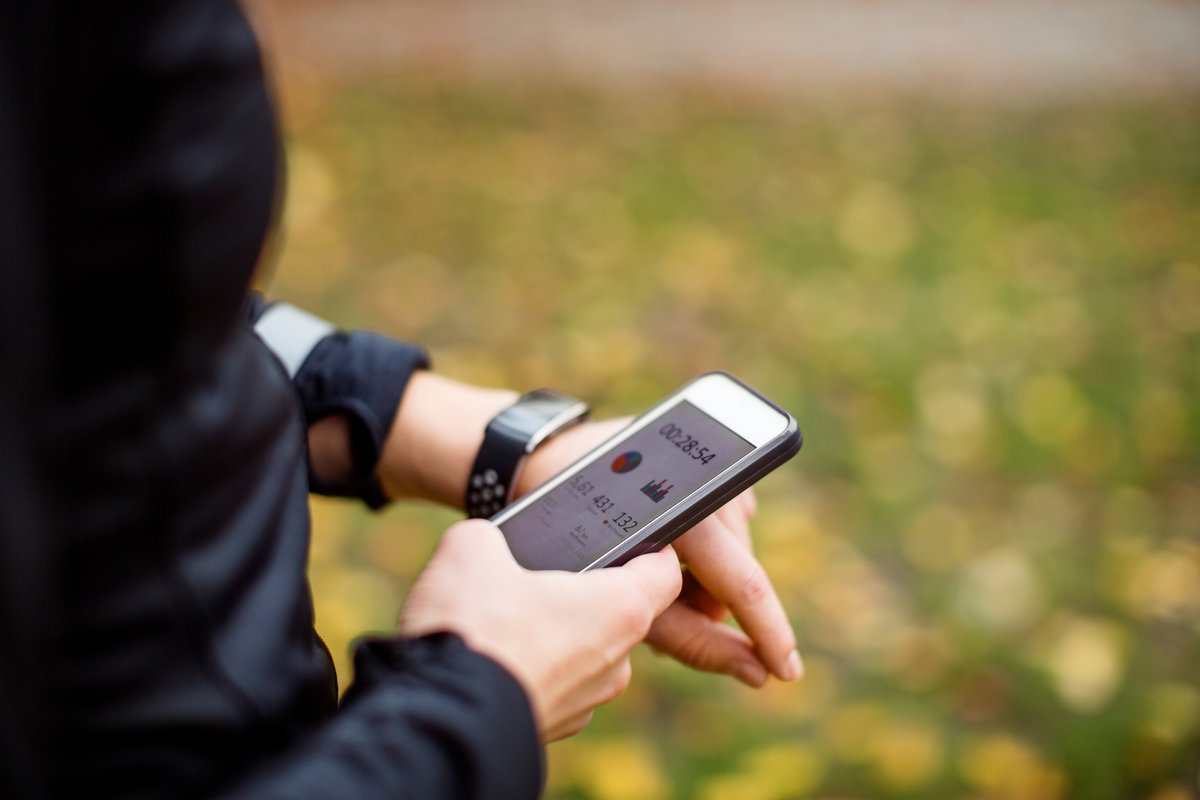 Fitnesstracker können zu Übertraining, Verletzungen und Essstörungen führen.