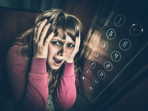 Klaustrophobie: Symptome, Ursachen, Hilfe
