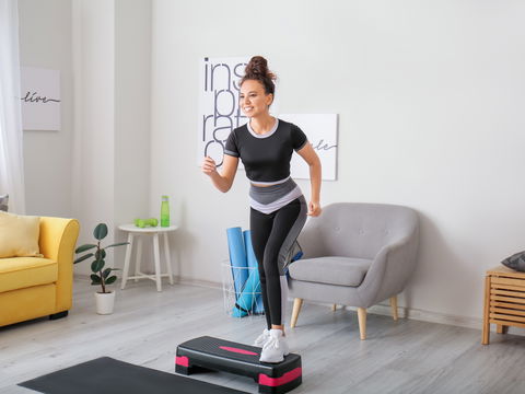 Step-Aerobic für Anfänger: Das sind die 5 besten Übungen