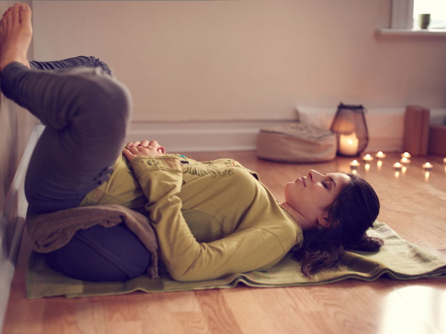 Yoga an der Wand
