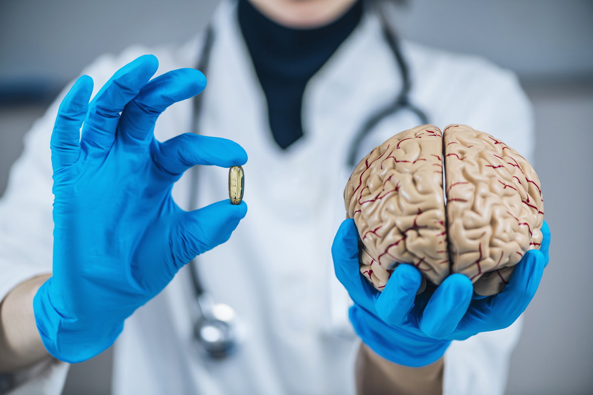 Arzt demonstriert Placeboeffekt