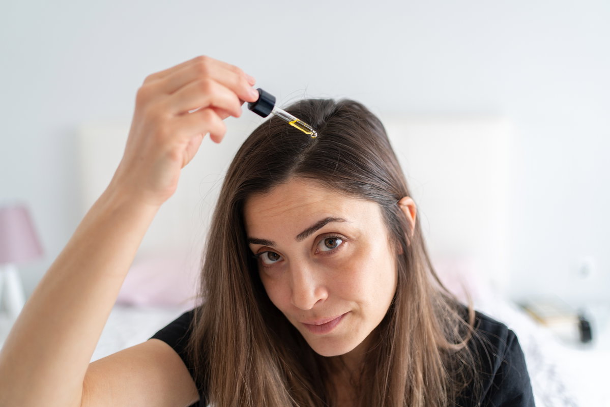 Haarserum verwenden