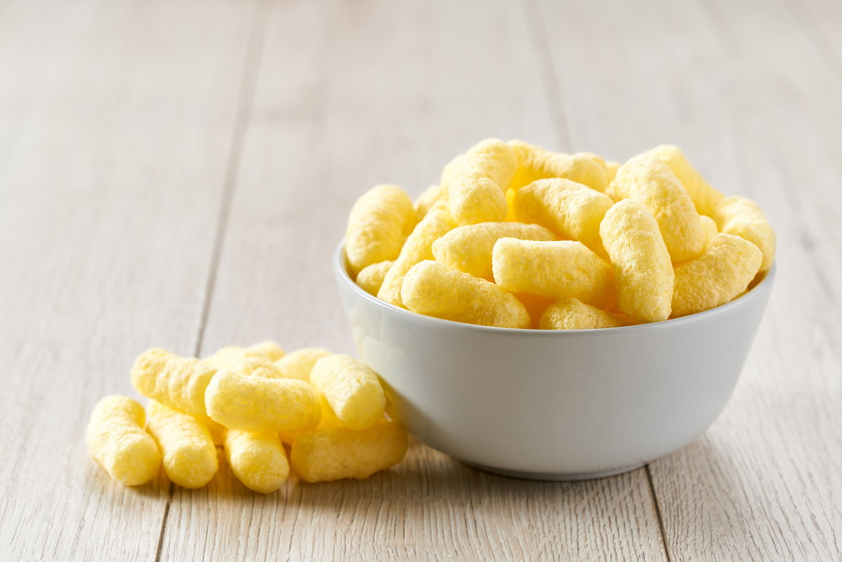 Schüssel mit Maissnack