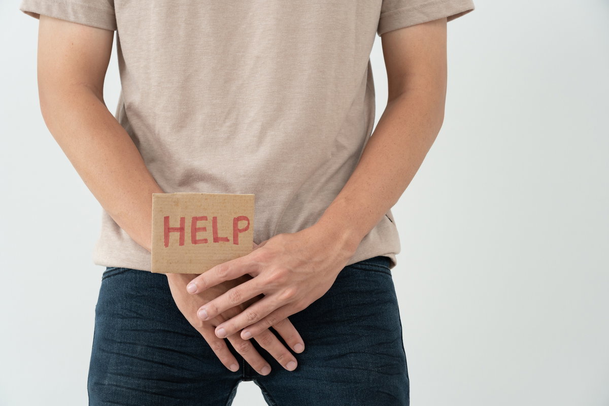 Wenn ein Mann über einen längeren Zeitraum keinen Samenerguss erlebt, kann es zu einem erhöhten Druck in den Samenleitern kommen.