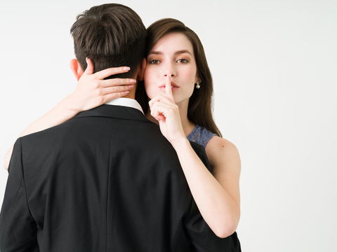 Notorischer Lügner: 4 Hinweise, ob ihr Partner ständig flunkert