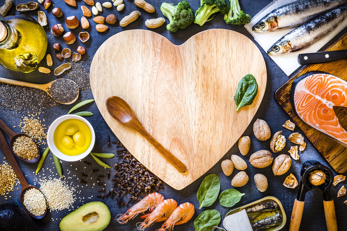 Eine gesunde Ernährung mit viel Obst, Gemüse, Vollkornprodukten und magerem Protein ist immer empfehlenswert.