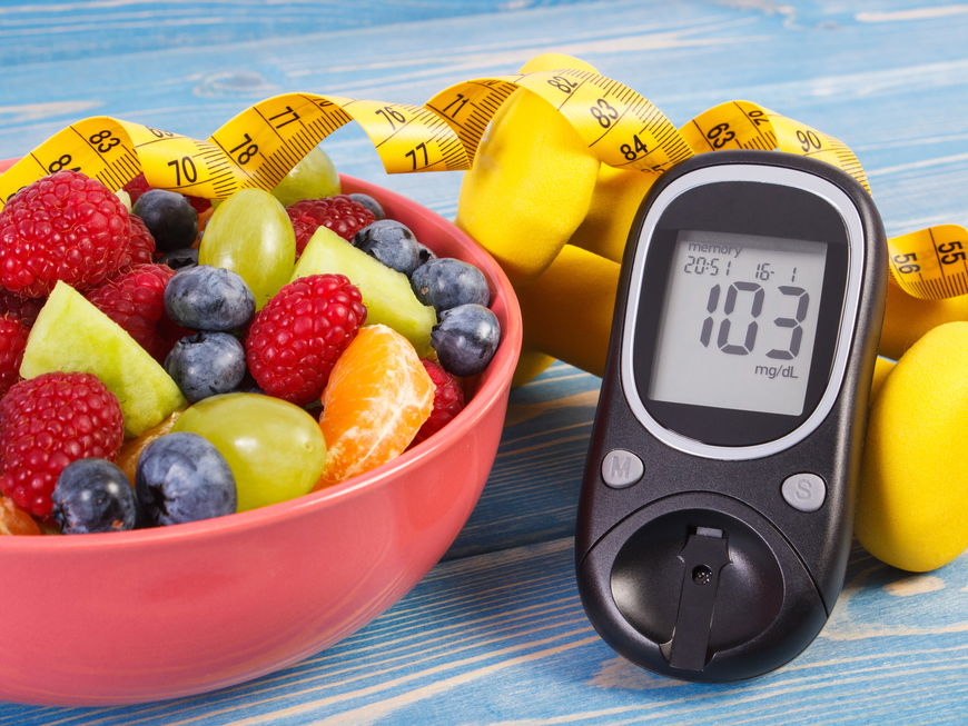 Diabetes Obst mit Blutzuckermessgerät