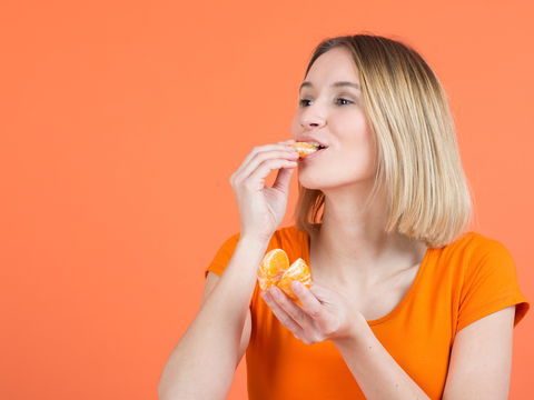Mandarine schälen in 5 Sekunden – ganz ohne klebrige Finger