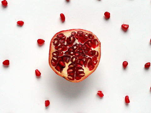 Granatapfel schälen: Mit diesem Trick gelingt es ohne Sauerei