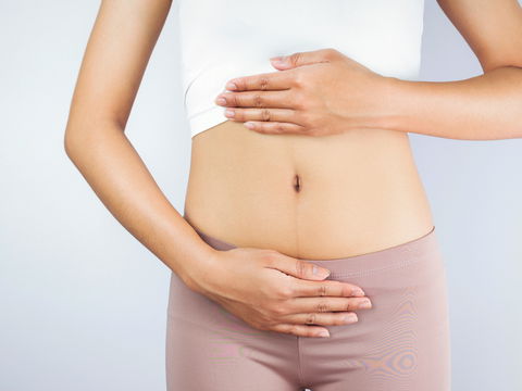 Aufgeblähter Bauch wie schwanger: Ursachen und Hilfe