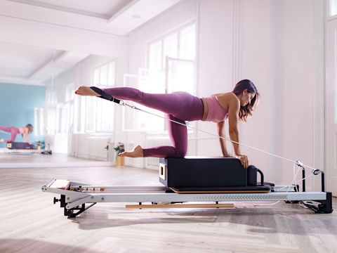 Pilates Reformer: So effektiv ist das Training mit dem Gerät