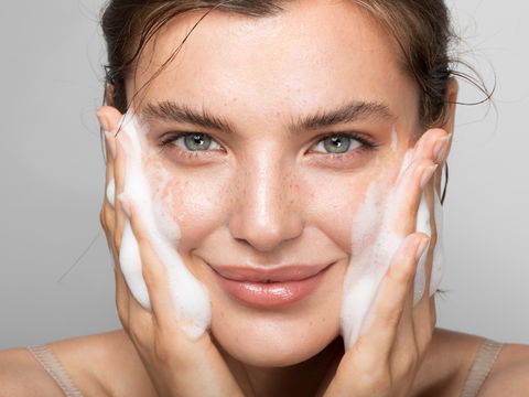 Die Kunst des Double Cleansing: So gelingt die optimale Gesichtsreinigung