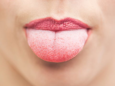 Belegte Zunge: Ist ein weißer Belag ein Grund zur Sorge?