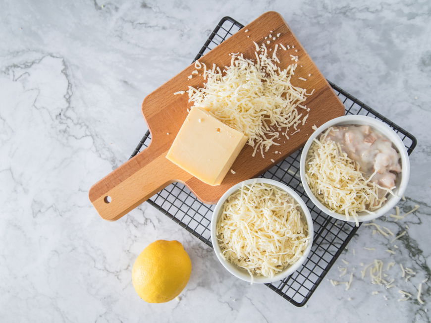 geriebener Käse in einer Schüssel