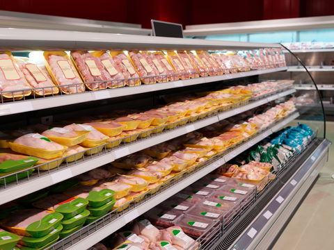 Tierwohl stärken: Diese Fleischprodukte können Sie bei Aldi bald nicht mehr kaufen