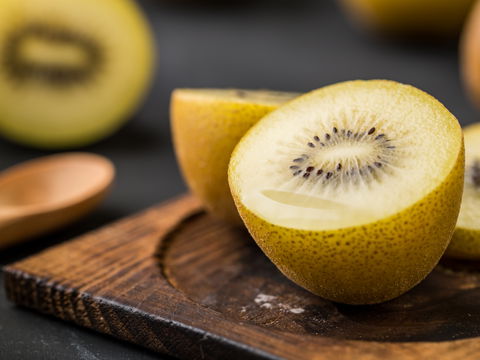 Gelbe Kiwi: Alles über die Nährwerte, Kalorien & Herkunft der Frucht