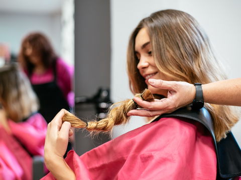 Haare spenden: Was Sie wissen sollten, um mit einer großzügigen Geste zu helfen