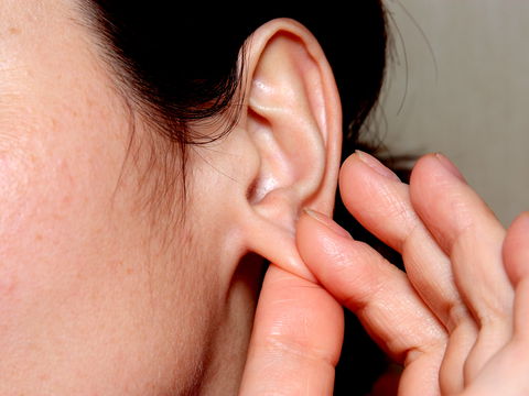 Knubbel im Ohrläppchen: Harmlos oder besorgniserregend?