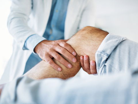 Raucherbein: So macht sich die Verschlusskrankheit bemerkbar