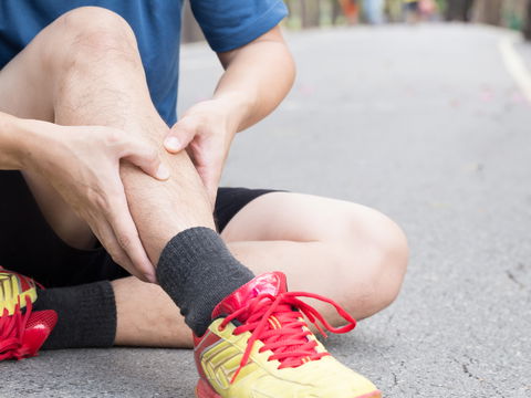 Schienbein-Prellung: Ursachen, Symptome und effektive Maßnahmen für schnelle Linderung