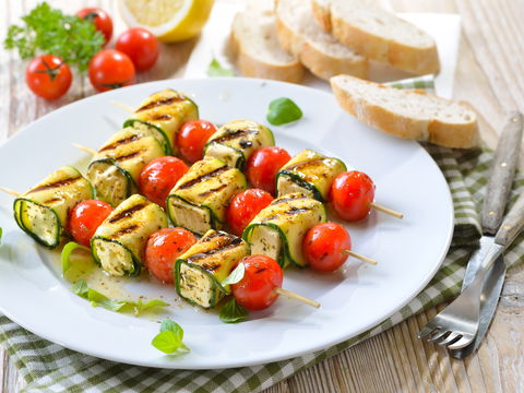 Schluss mit fadem Kartoffelsalat: 4 geniale vegetarische Grill-Beilagen, die gesünder sind und besser schmecken