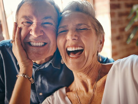 Lachyoga: Mit diesen Übungen lachen Sie sich gesund