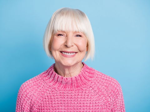 Peppige Frisuren für Frauen ab 60: So bleiben Sie stylisch und modern