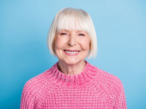 Peppige Frisuren für Frauen ab 60: So bleiben Sie stylisch und modern