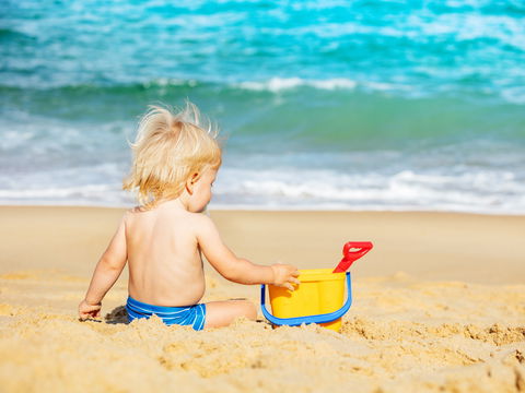 Sonnenbrand bei Kleinkindern: Was hilft dagegen?