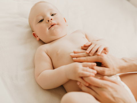 Bauchschmerzen bei Babys: Gründe und effektive Hausmittel