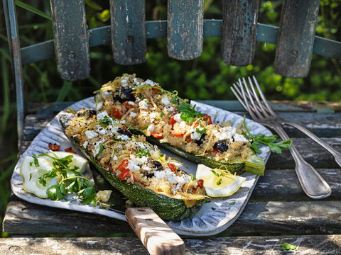 Rezept für gefüllte Zucchini mit Quinoa und Feta
