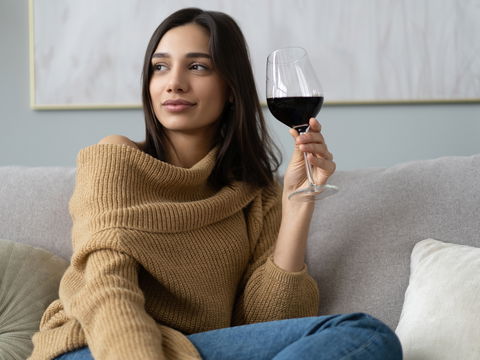 Halsschmerzen nach Alkohol: 5 Gründe und Tipps zur Linderung