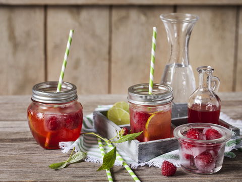 Prickelnde Himbeerlimonade ohne Zucker